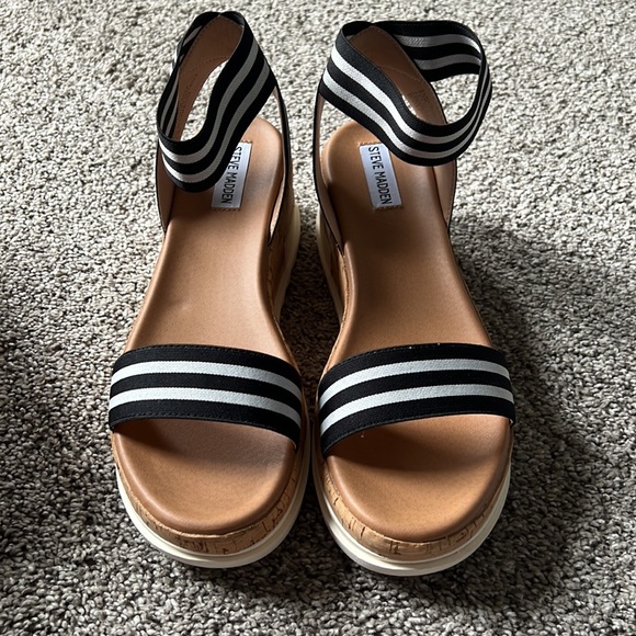 NWT Steve Madden black and white wedge sandal - Picture 5 of 7